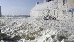 Tempête Bella : une écume de mer observée dans le Finistère