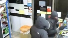 France : Trois jeunes braquent une épicerie à Cachan et se font attraper par la police