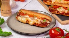 Jetez votre dévolu sur ce sandwich hot-dog, incroyablement savoureux !