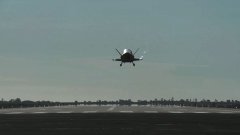 L'atterrissage du X-37B après la mission OTV-3