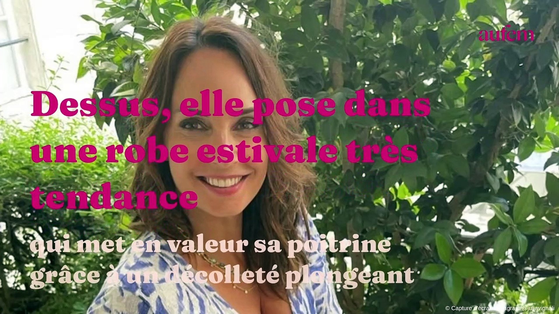 Julia Vignali sublime dans une robe d’été au décolleté plongeant