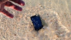 Smartphone tombé dans l'eau, cette astuce imparable pour le sauver