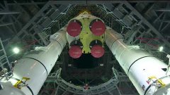Time-lapse de l'empilage des étages de la mission Artemis I | Futura