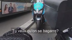 Un cycliste parisien s'embrouille avec un motard