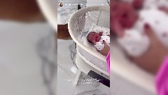 Kim Glow : elle filme la rencontre entre son bébé et son chien