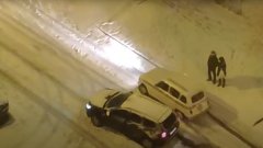 La vidéo virale d'une vieille Renault 4L qui humilie un Dacia Duster
