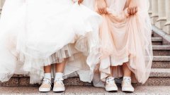 Du kannst jetzt maßgeschneiderte Converse für deine Hochzeit kaufen