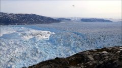 Timelapse du grand vêlage du glacier Helheim au Groenland | Futura