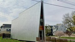 Un artiste construit la maison de ses rêves à 84 ans et décide de la vendre