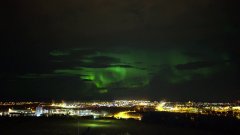 Time-lapse : de splendides aurores boréales au-dessus de Reykjavik, en Islande