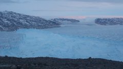 La rupture spectaculaire du glacier Helheim au Groenland