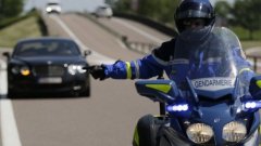 France : Arrêté à 110 au lieu de 50 km/h, il explique que son TOC l’oblige à toujours rouler à 110