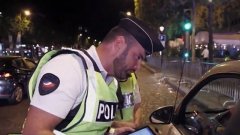 Ce policier utilise une technique redoutable pour prouver qu'une conductrice lui ment