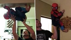 Ce père réalise le rêve de son fils de vouloir être Spiderman dans la vrai vie