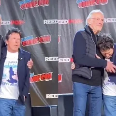 La vidéo des retrouvailles entre Christopher Lloyd et Michael J. Fox, très diminué, bouleverse les fans de « Retour vers le Futur »
