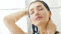 La partie du corps que vous lavez en premier sous la douche révèle votre personnalité