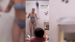 Shanna Kress : Elle se filme sous la douche et montre comment elle occupe son fils en même temps !