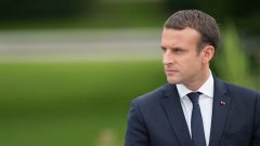 Selon le président Macron, « il faut tenir encore 4 à 6 semaines » avant d'éventuels assouplissements des restrictions sanitaires