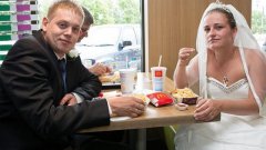 Vous pouvez enfin réaliser votre rêve de vous marier à McDonald's avec votre amour