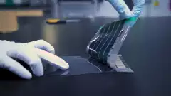 Une cellule solaire aussi fine que du papier peut transformer n'importe quelle surface en source d'alimentation