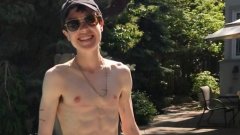 Elliot Page se dévoile torse nu pour la première fois depuis sa transformation