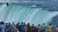 Il survit à un plongeon de 50 mètres aux Chutes du Niagara