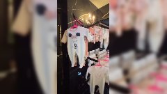 Kim Glow : Elle montre des photos inédites d'elle toute petite !