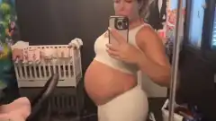 Kim Glow enceinte : Elle panique par rapport à sa prise de poids !