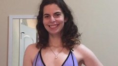 À 21 ans, elle ose enfin porter son premier bikini et dévoiler son corps, elle surprend internet