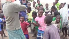Quand des enfants africains écoutent du violon pour la première fois, la réaction est sublime