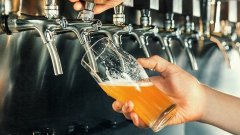 Les brasseurs français contraints de détruire au moins 10 millions de litres de bière périmée, à cause du confinement