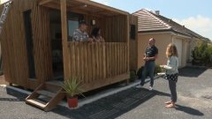Pour éviter la maison de retraite, il installe son père de 83 ans dans un studio de jardin à côté de chez lui