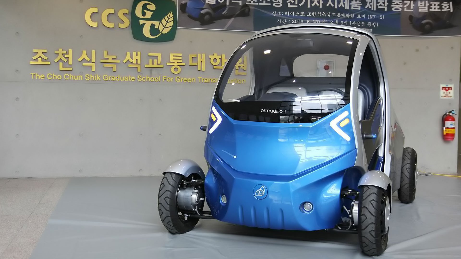 Cette micro-voiture électrique à moins de 12 000 euros est livrée en kit à  assembler chez soi - L'Avenir