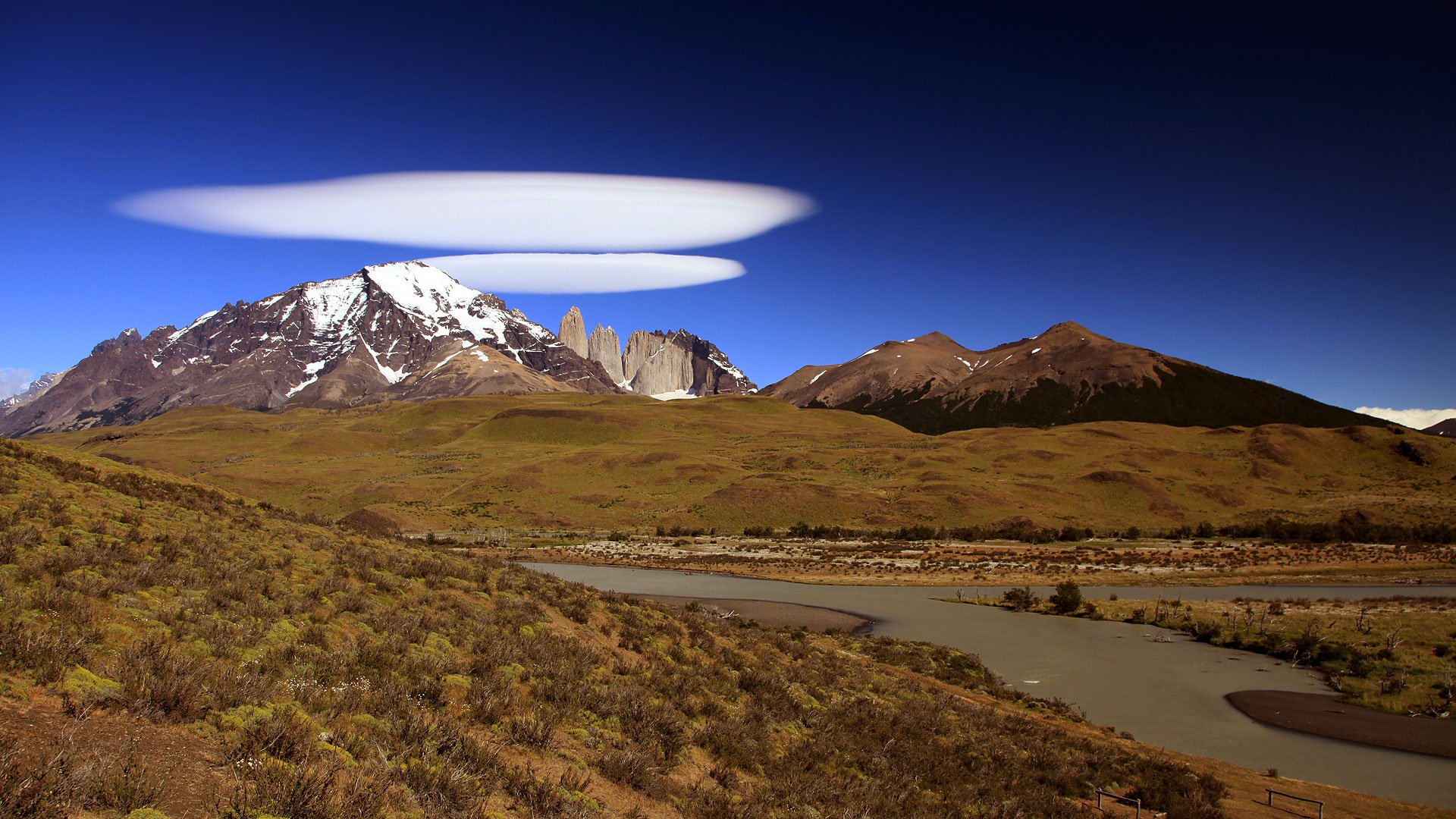 C'est quoi ces nuages en forme de soucoupe volante photographiés dans les  Alpes