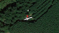 Pourquoi y a-t-il un avion en pleine forêt visible sur Google Maps