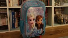 Un petit garçon moqué parce qu'il il porte un sac La Reine des neiges, Disney réagit
